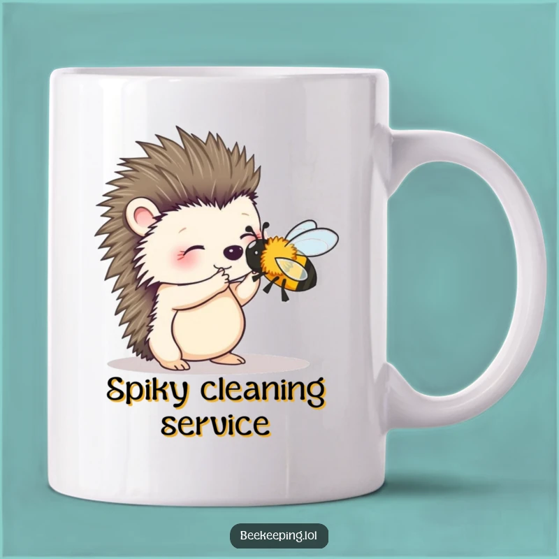 Funny Wobbly Hedgehog Bee Brush Mug: Gentle Giant's Hilarious Task - Perfect Gift!